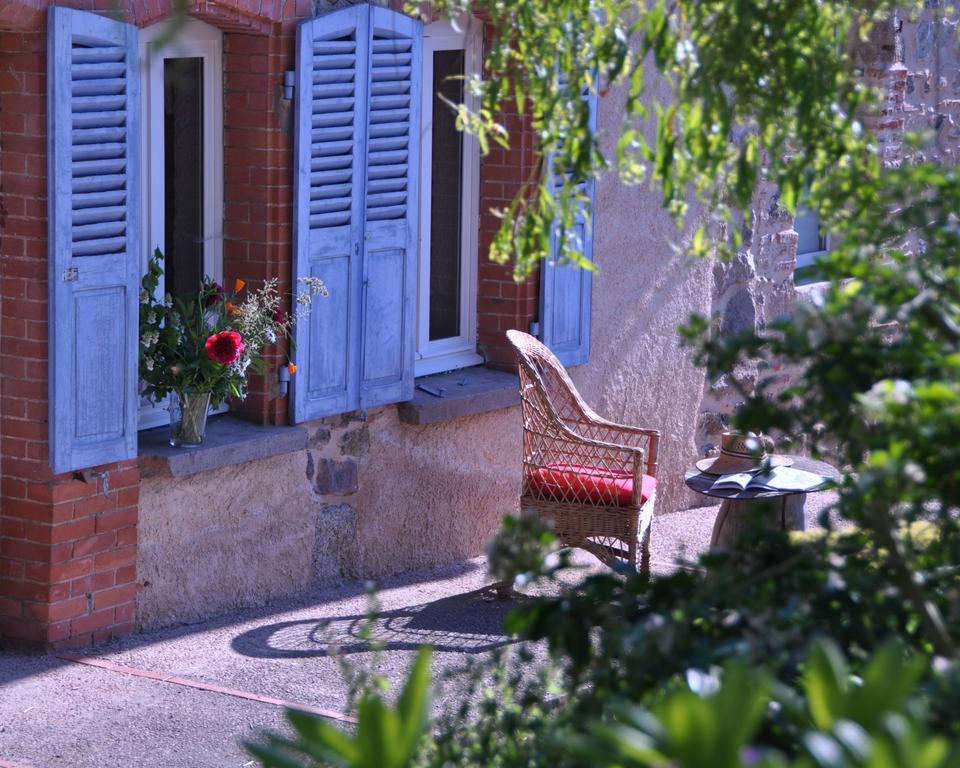 La Ferme Aux Abeilles Hotel Ambierle Exterior photo